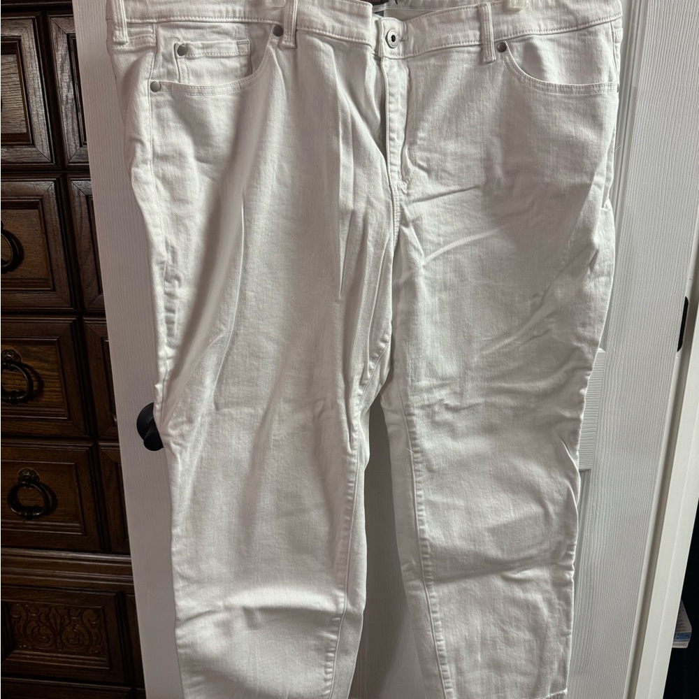 Torrid White Boyfriend Straight Jeans 24 Short